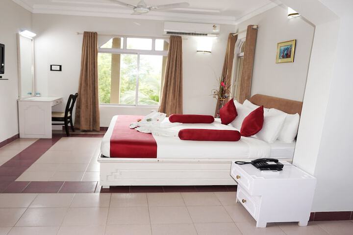 Room 3 of 77