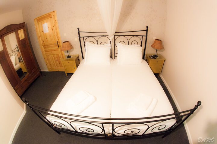 Room 6 of 58