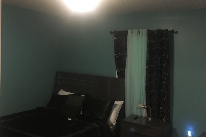 Room 13 of 33