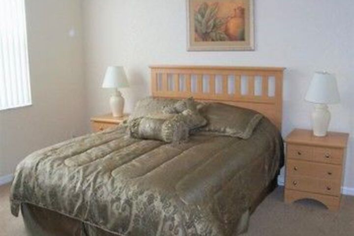 Room 6 of 13