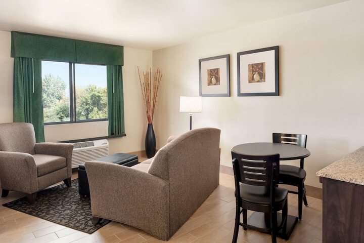 Room 10 of 16