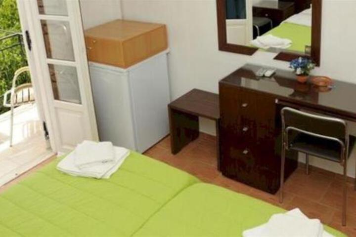 Room 7 of 9
