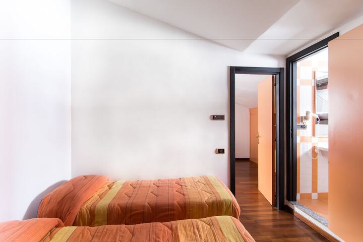 Room 10 of 36