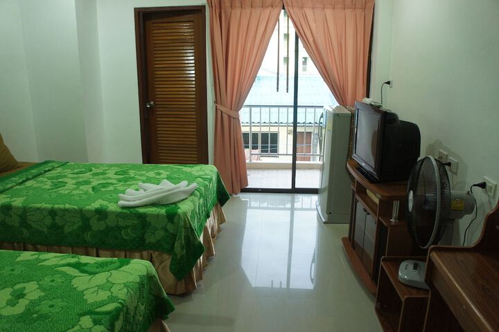 Room 9 of 42