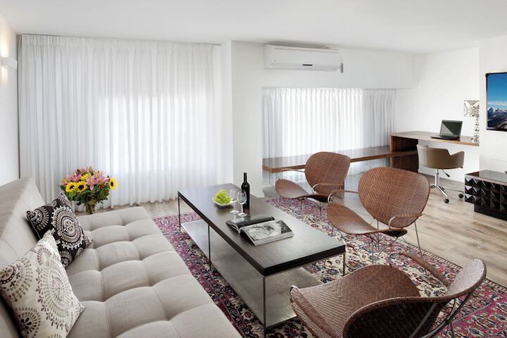 Room 48 of 107