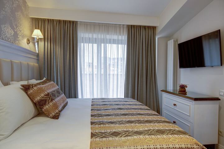 Room 16 of 47