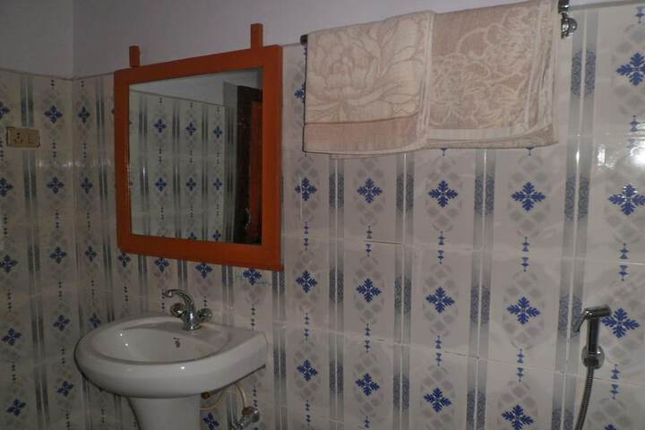 Room 12 of 20