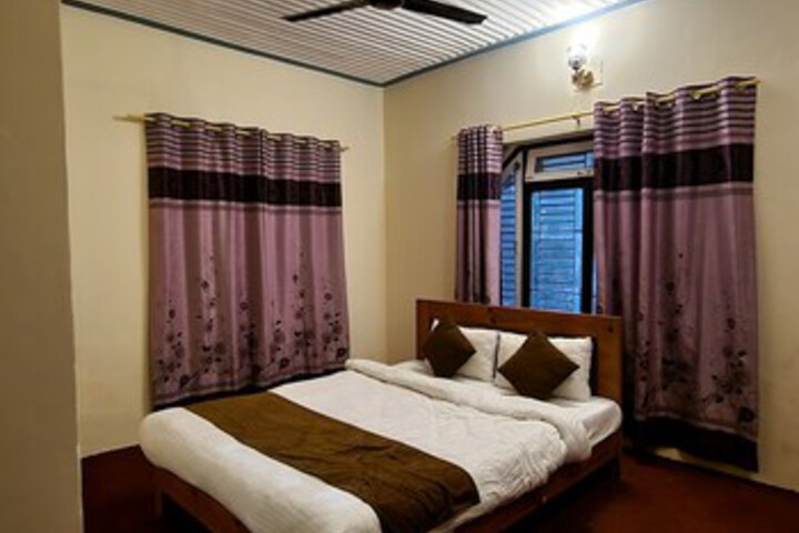 Room 10 of 33