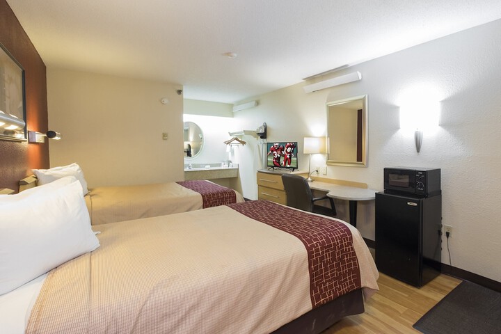 1 King Bed (3 of 5)