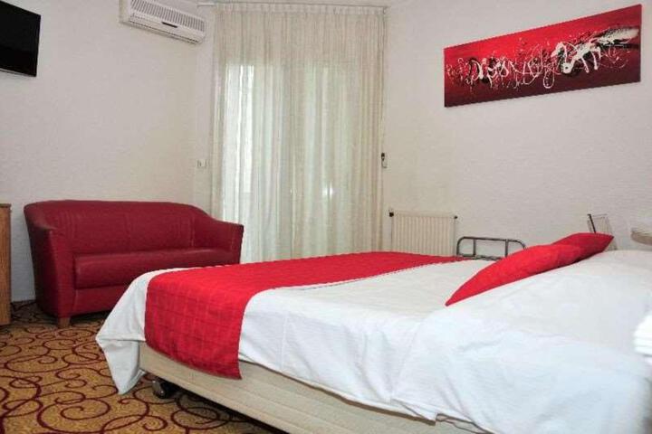 Room 3 of 36