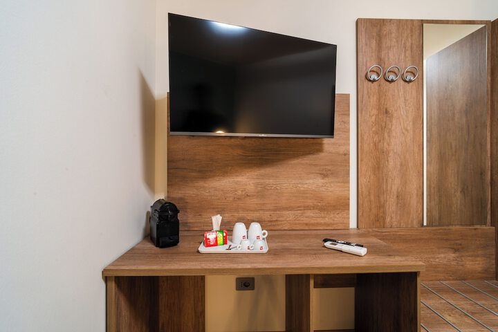 Room 4 of 25