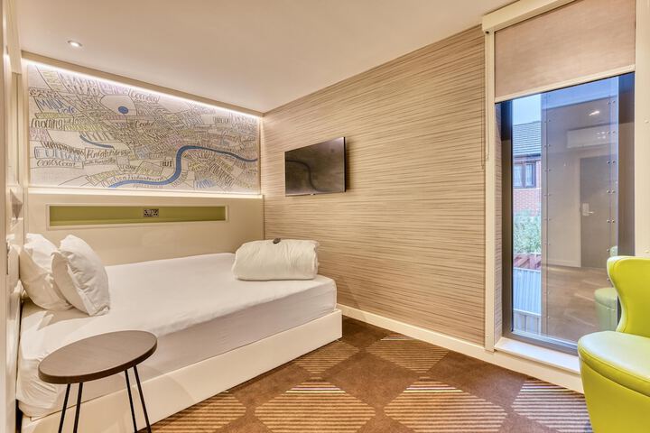 Room 6 of 19