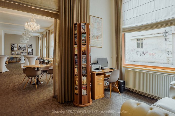 Entrance & Lobby
