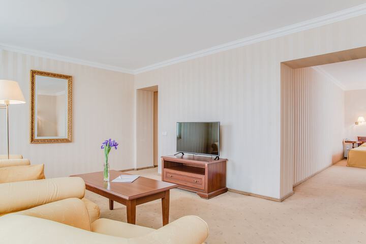 Room 19 of 48