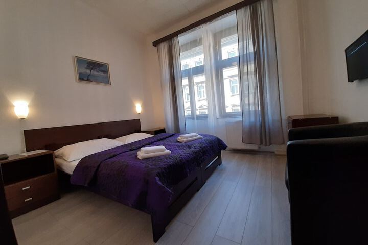 Room 16 of 33