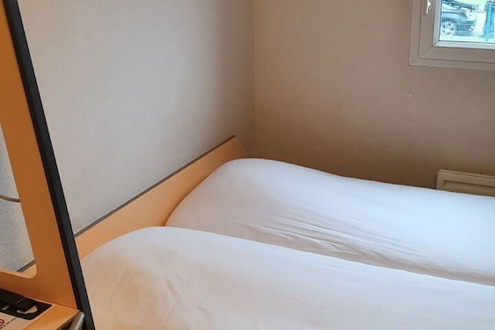 Room 6 of 35