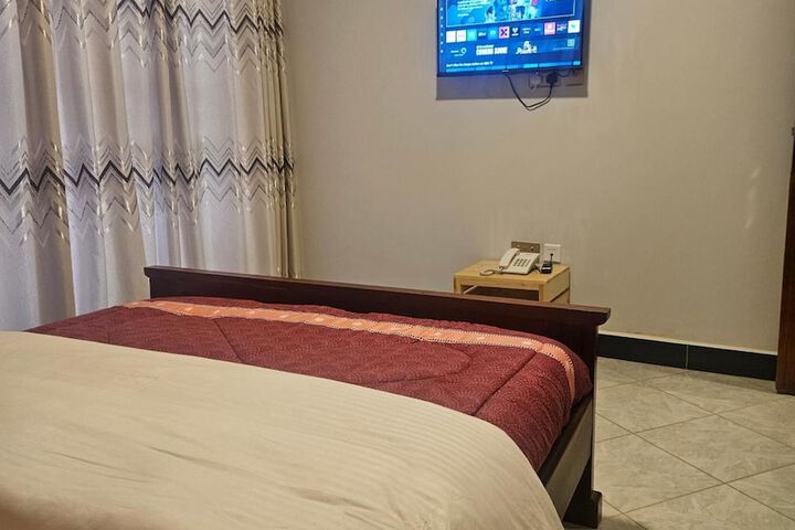 Room 6 of 7