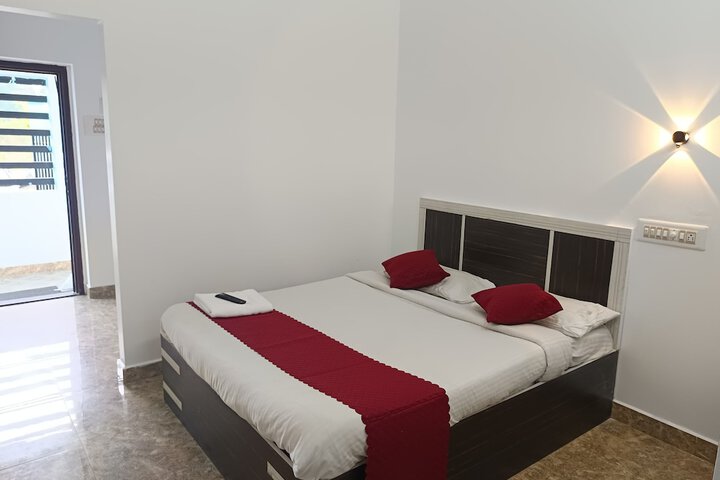 Room 3 of 37