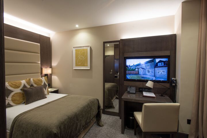Room 14 of 100