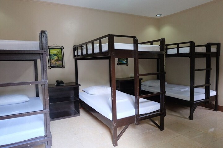 Room 4 of 28