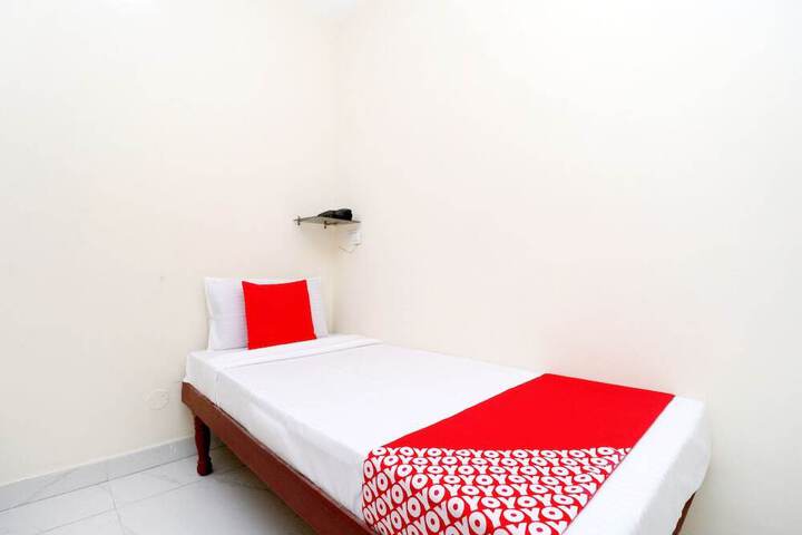 Room 4 of 12