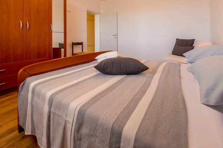 Room 3 of 18