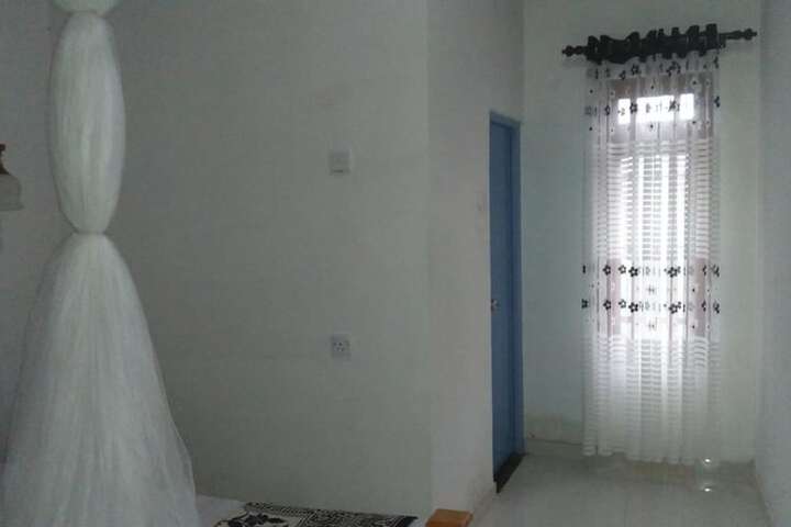 Room 6 of 14