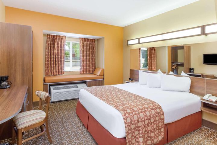 Queen Bed Accessible (6 of 14)