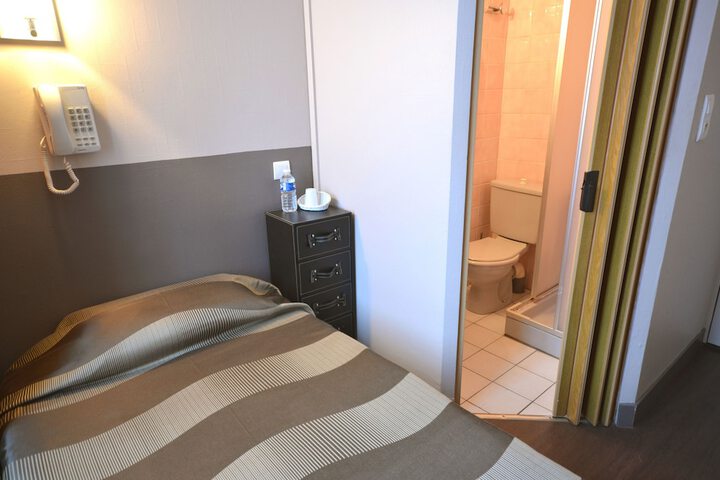 Room 8 of 38