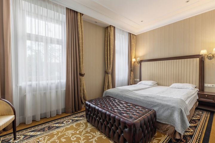 Room 9 of 48