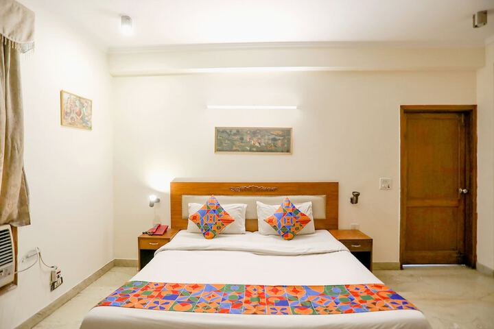 Room 13 of 27