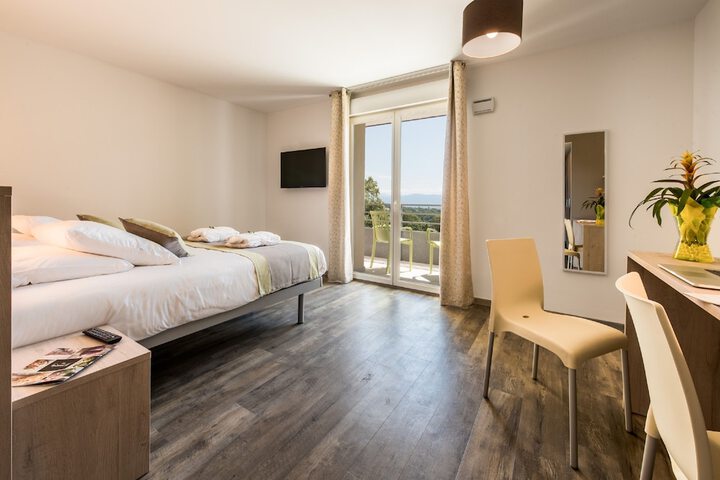 Room 10 of 21