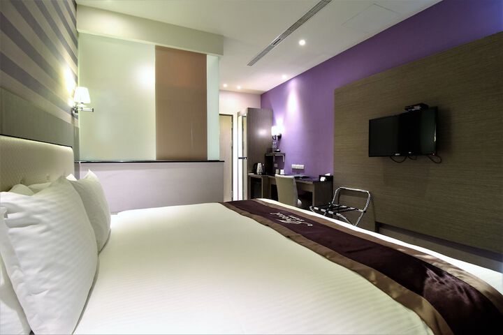 Room 5 of 64