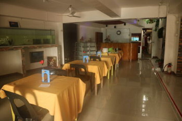 Dining 6 of 27