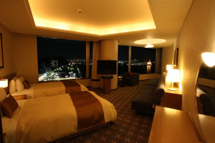 Room 3 of 231
