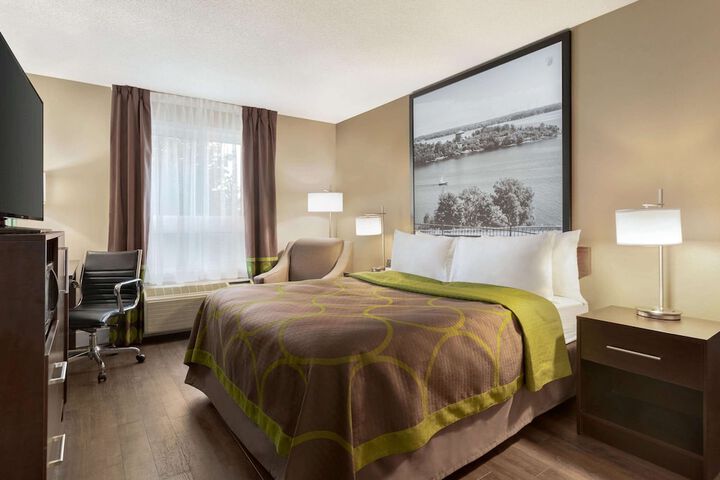 1 King Bed (5 of 15)