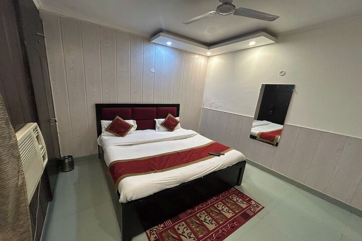 Room 7 of 19
