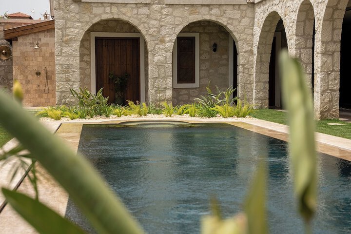 Pool 24 of 36