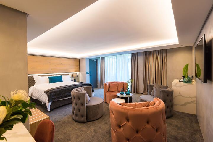 Room 4 of 49