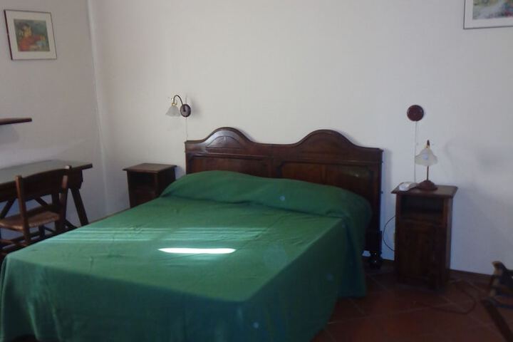 Room 12 of 16
