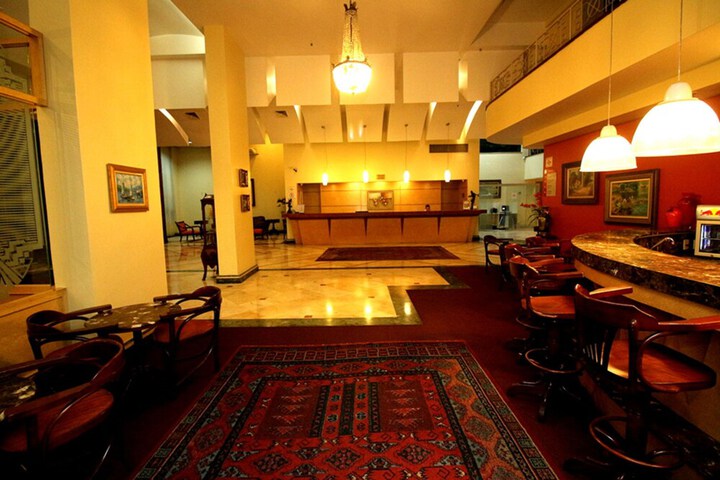 Entrance & Lobby