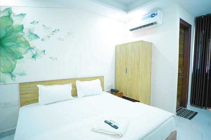 Room 9 of 27