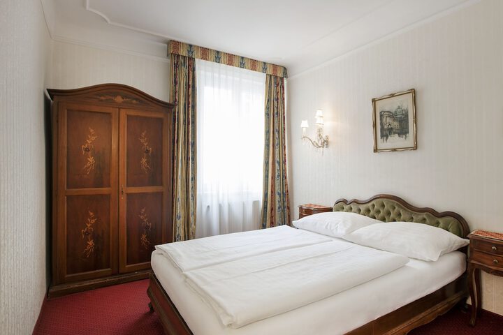 Room 6 of 40