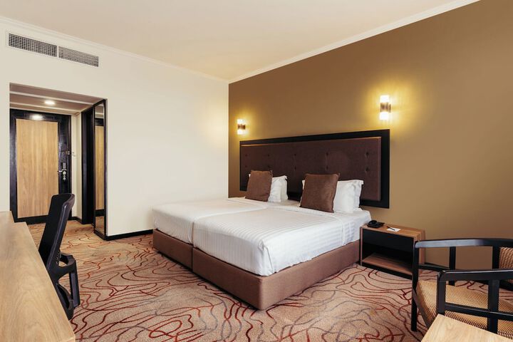 Room 12 of 73