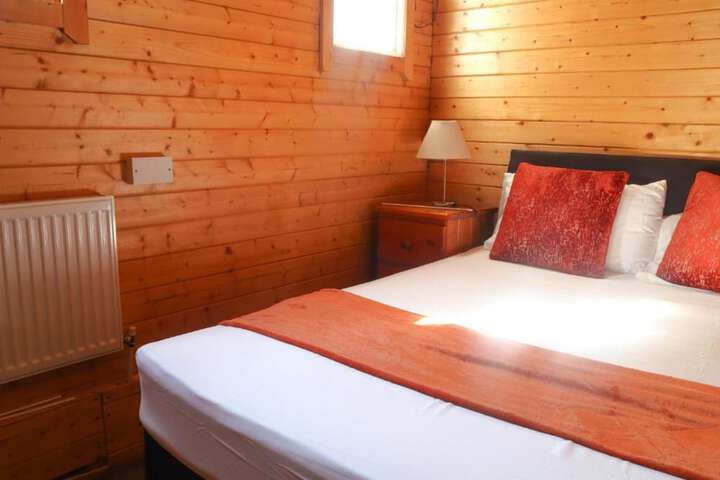Room 8 of 100