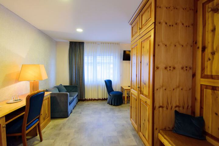 Room 30 of 65