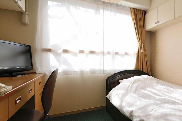 Room 2 of 12