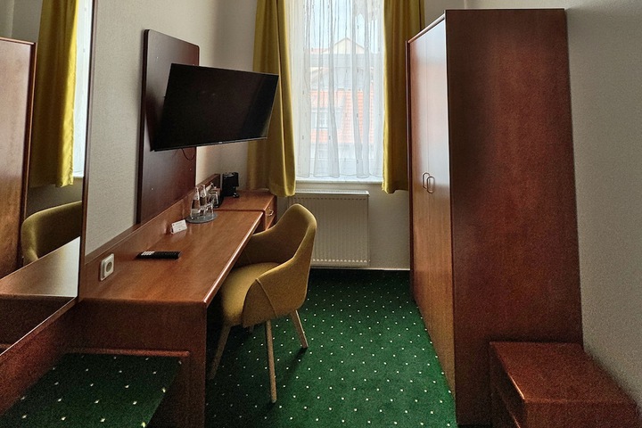 Room 18 of 36