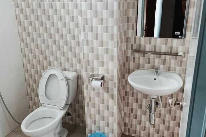 Room 8 of 10
