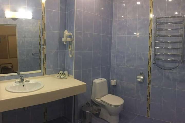 Room 2 of 76